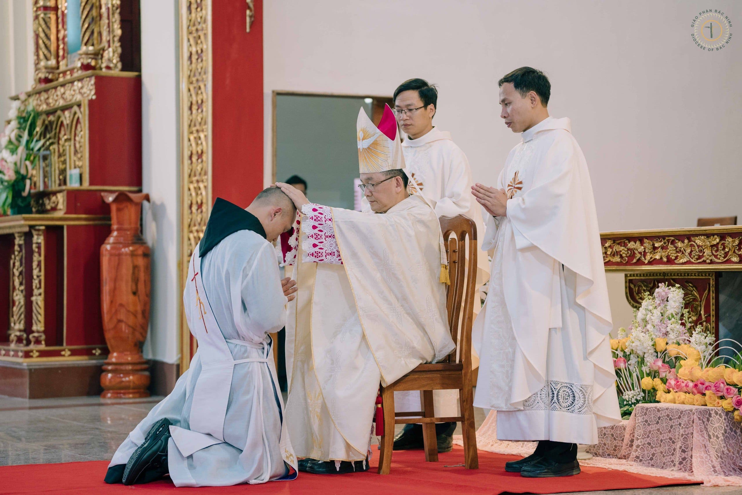 GP. Bắc Ninh: Thánh lễ Truyền Chức Linh Mục tại giáo xứ Tân Cương